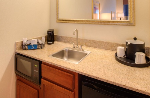 Ontario Hotel | Hampton Inn & Suites Ontario