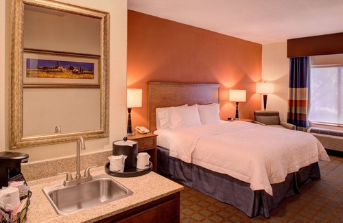 Ontario Hotel | Hampton Inn & Suites Ontario