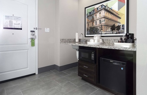 Glenwood South Hotel | Hampton Inn & Suites Raleigh Downtown