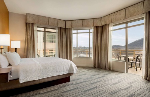 Roanoke Hotel | Hampton Inn & Suites Roanoke-Downtown