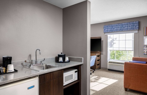 State College Hotel | Hampton Inn & Suites State College at Williamsburg Square