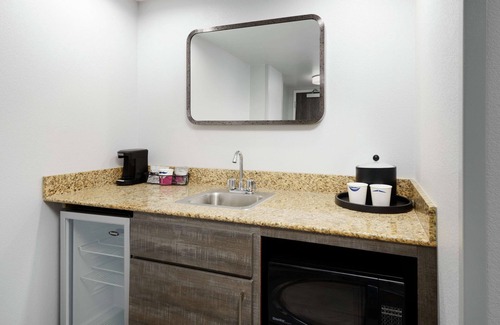 Historic Ybor Hotel | Hampton Inn & Suites Tampa/Ybor City/Downtown