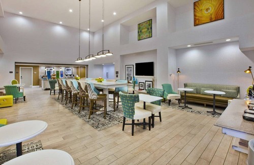 Alliance Hotel | Hampton Inn & Suites-Alliance, OH