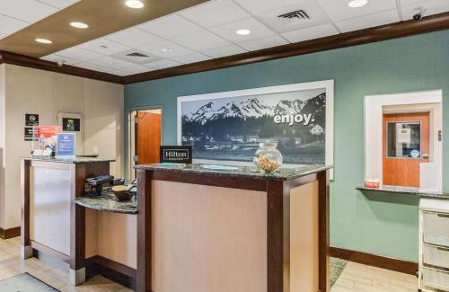 Colorado Springs Hotel | Hampton Inn & Suites Colorado Springs-Air Force Academy/I-25 North