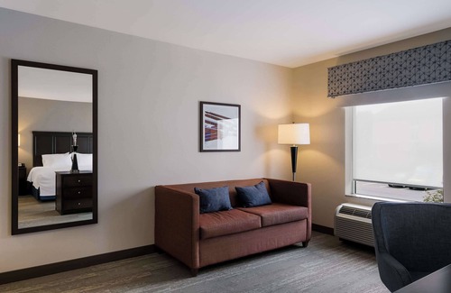 Newark Hotel | Hampton Inn & Suites Wilmington Christiana