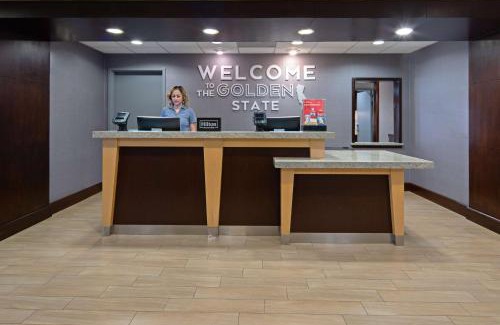 Visalia Hotel | Hampton Inn Visalia