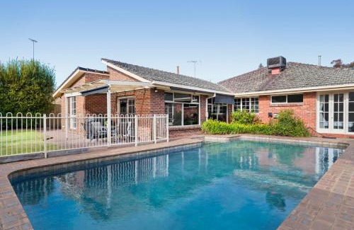 Hampton House | Hampton Spacious House & Pool