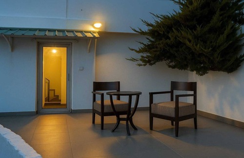 The Mall Road Villa | Hampton Villa Retreat