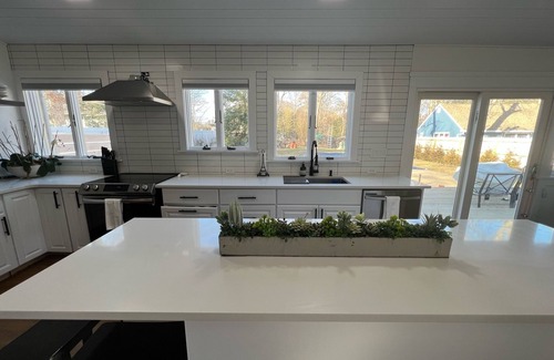 Hampton Bays House | Hamptons 2 bedroom with heated pool