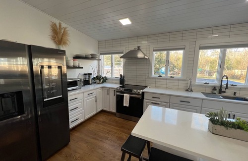 Hampton Bays House | Hamptons 2 bedroom with heated pool