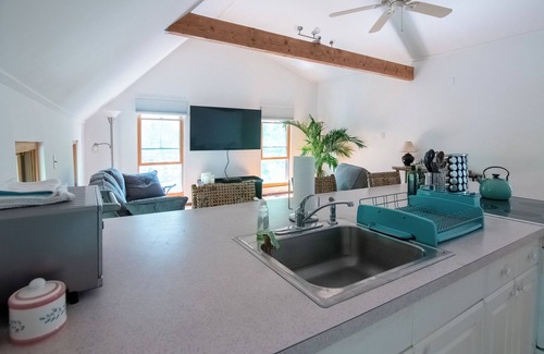 Hampton Bays Apartment | Hamptons Haven: Sunny 1-bedroom oasis with modern comforts near the bay!
