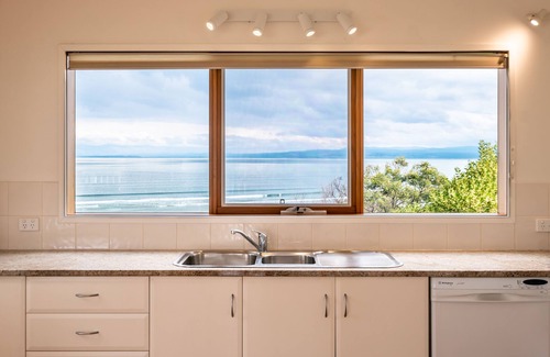 Coles Bay House | Hamptons Hideaway