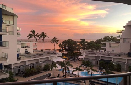 Urangan Apartment | Hamptons Meets Hervey Bay In Upmarket Resort - Ocean Views