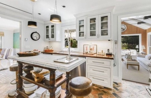 North Sea House | Hamptons Retreat ☀️ 5 bed 4 bath, salt water pool, gym, walk to water 🏖sleep10