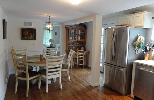 East Quogue House | HAMPTONS RETREAT *POOL & HOT TUB*