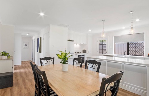 Currimundi House | Hamptons townhouse on Currimundi lake