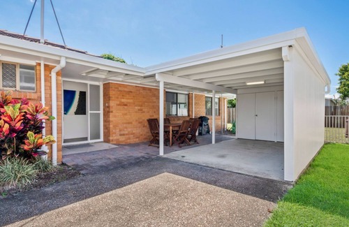 Currimundi House | Hamptons townhouse on Currimundi lake