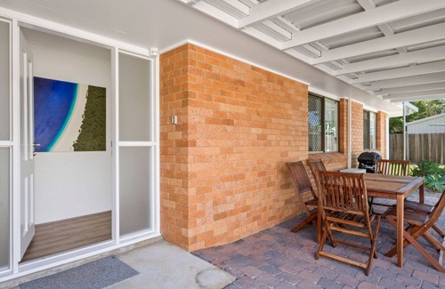 Currimundi House | Hamptons townhouse on Currimundi lake
