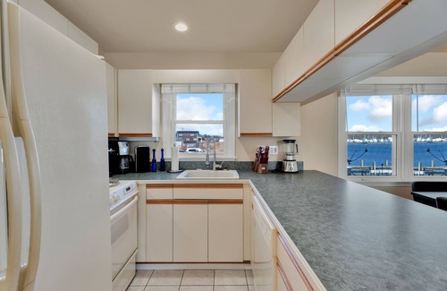 Hampton Bays House | Hamptons Waterfront With Private Beach & Pool