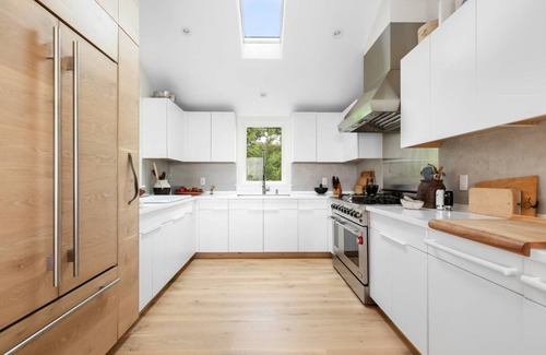 Beach Hampton House | Hamptons Zen with Ocean Views, Short Walk To Private Beach