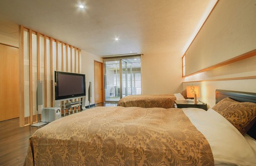 Yamanakaonsen Higashimachi House | Hanamurasaki
