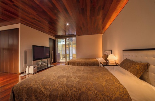 Yamanakaonsen Higashimachi House | Hanamurasaki