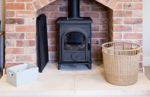 Melton Mowbray House | Hanbury Country House - Hot Tub Package Available