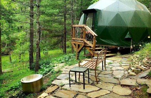 Alexander House | Hand built Forest DomenPeaceful & unique glamping experience w/all essentials