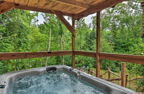 Cosby Apartment | Hand-Crafted Creekside Treehouse with Grill!