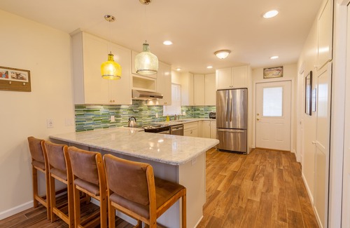 The Pines House | Handicap Accessible! Downtown Rehoboth Beach Sleeps 8 w/Parking Porch