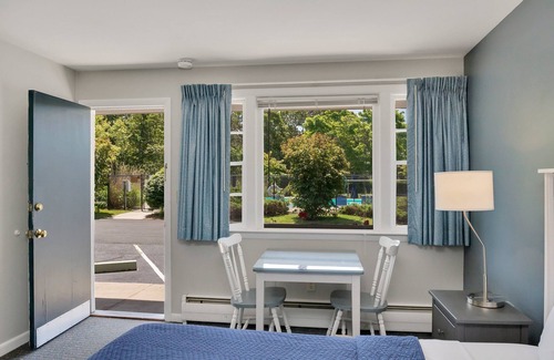 South Harwich Hotel | Handkerchief Shoals Inn