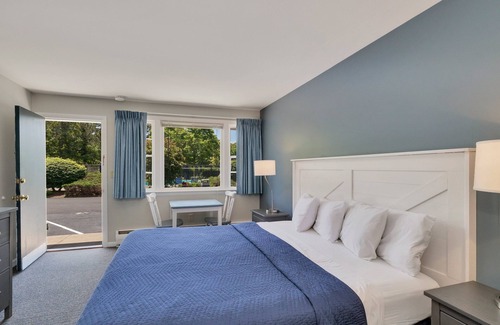 South Harwich Hotel | Handkerchief Shoals Inn