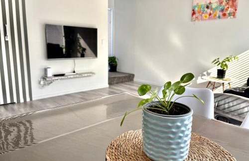 Riccarton Villa | Handy Riccarton New Home Walk to Westfield, Tower Junction & Close to Hagley Park