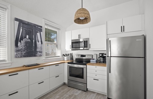 Jacksonville Beach House | Hang With the Locals at the SURF PARK House! 3 blocks to the Beach, Pet friendly