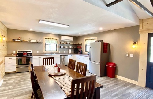 Rockwood House | Hang your Hat at The Red Door Lodge!