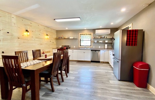 Rockwood House | Hang your Hat at The Red Door Lodge!