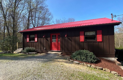 Rockwood House | Hang your Hat at The Red Door Lodge!