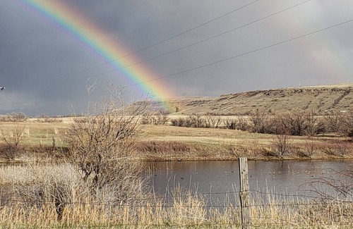 Great Falls Cottage | Hangin' Heart Ranch Guest House w/Western Sunsets