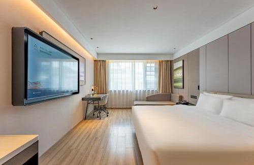 Downtown Hangzhou Hotel | Hangzhou West Lake Hubin Yintai Atour Hotel