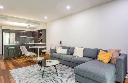 Greenslopes Apartment | Hanlon Park Escape 250m to Stones Corner Village