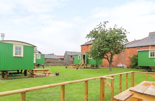 Wigton Cottage | HANNAH'S HIDE, pet friendly, with open fire in Bowness-On-Solway