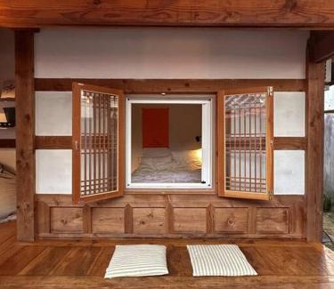 Jeonju House | Hanok village private house with jacuzzi Aboy