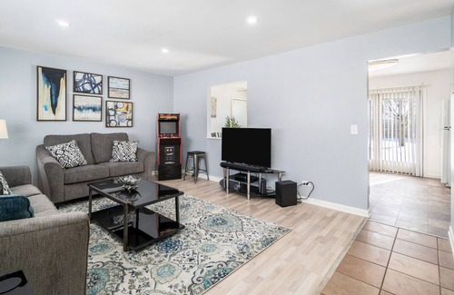 Bloomingdale House | Hanover Park Rental