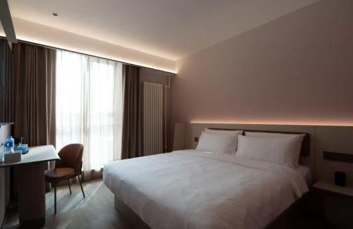 Haidian Hotel | Hanting Hotel Sihai Bridge Summer Palace