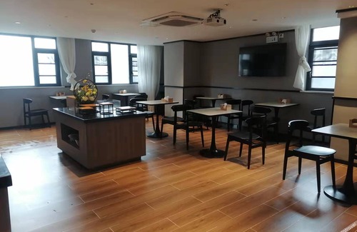 Wuchang Hotel | Hanting Hotel Wuhan Chuhe Hanjie Metro Station