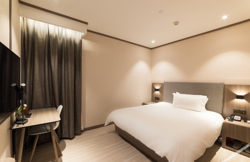 Wuchang Hotel | Hanting Hotel Wuhan Chuhe Hanjie Metro Station