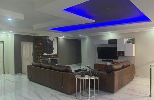 Malelane Villa | Hanyisa Villa