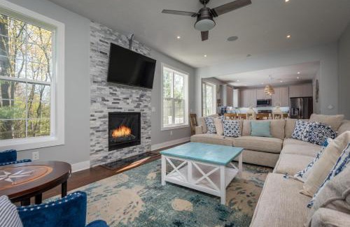 South Haven House | Happiness Comes in Waves - New Rental - Newly renovated & only 3 Blocks from Lake Michigan Beaches!
