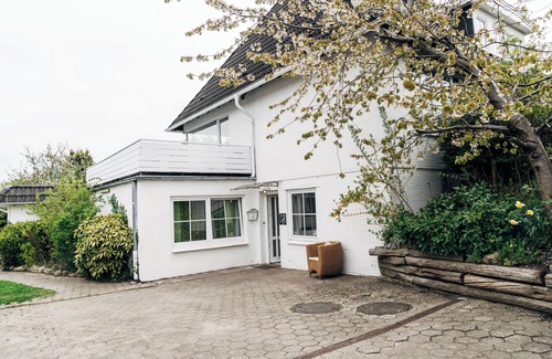 Murwik Apartment | Happiness has six letters: EAST SEA