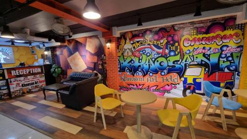 Phra Athit House | Happio Near Chabad House